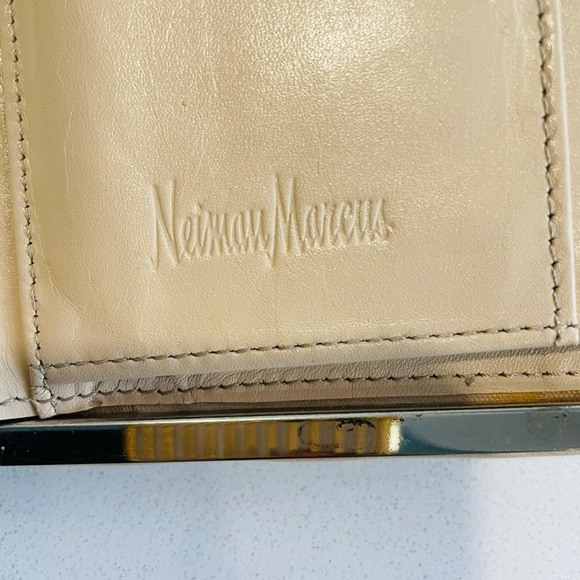Neiman Marcus Clutch Croc Pattern Leather Wallet - Picture 3 of 8